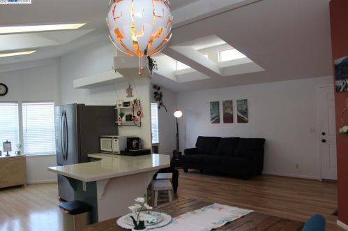 28378 Bradshire Rd, Hayward CA  94545-4818 exterior