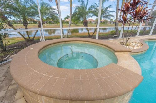 8506 Deimille Ct, Naples FL  34114-2712 exterior