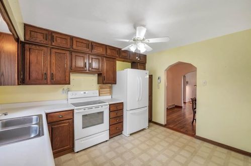 155 Warren Dr, New Kensington PA  15068-5240 exterior