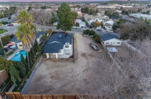 143 Vine St, Lake Nacimiento CA  93446-3736 exterior