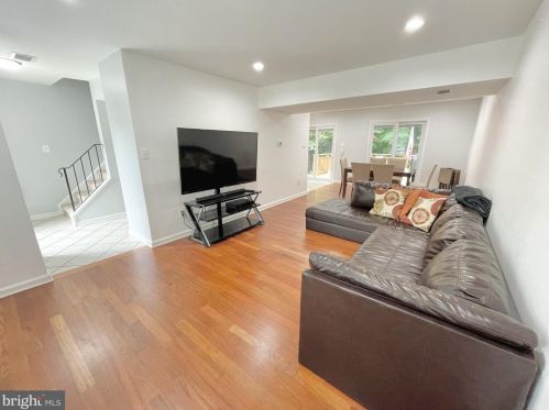 5527 Heston Ct, Springfield VA  22151-1707 exterior