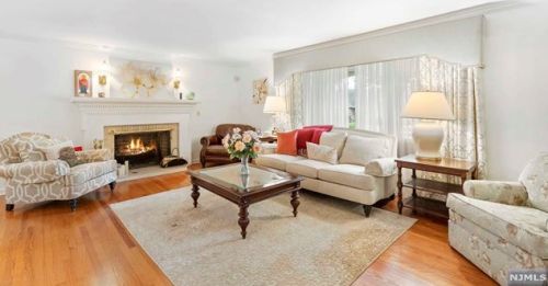 16 Plymouth Rd, Ridgewood, NJ 07452-1217