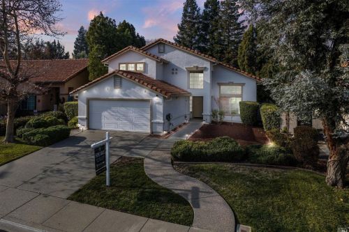 208 Bald Eagle Dr, Vacaville CA  95688-1054 exterior