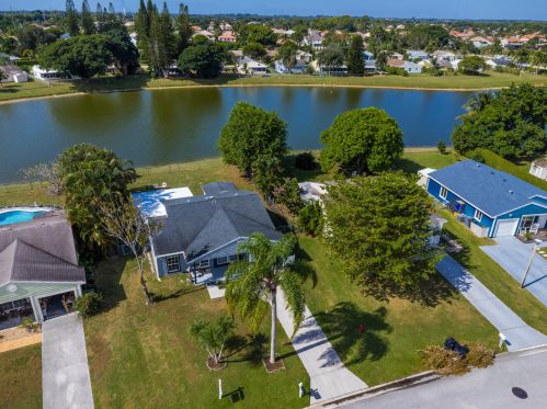 9204 Carma Dr, Boynton Beach, FL 33472-1243