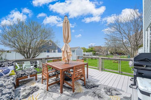 88 Doges Promenade, North Lindenhurst NY  11757-6405 exterior