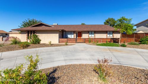 4528 Hearn Rd, Glendale, AZ 85306-4535