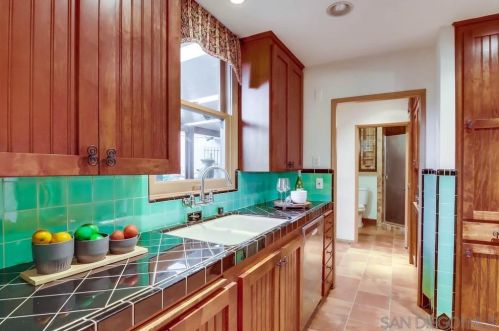 3211 Dumas St, San Diego CA 92106-1317 exterior