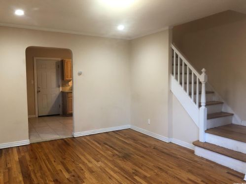 250-20 Elkmont Ave, Jamaica, NY 11426-2631