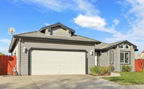 933 Toro Ln, Lathrop, CA 95330-9678
