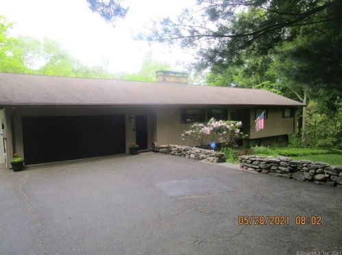 37 Spring Hill Ln, Bethel, CT 06801-2728