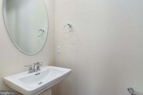 1010 Wicklow Dr, Fredericksburg VA  22401-2722 exterior