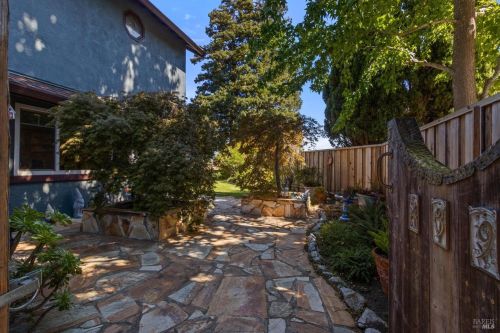 439 Hawthorne Ln, Benicia, CA 94510-1453