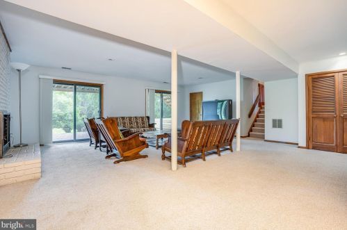 7 Waldron Ln, Flemington NJ  08822-1904 exterior