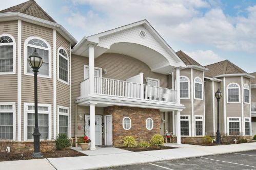 66 Jacqueline Way, Babylon, NY 11703-1206