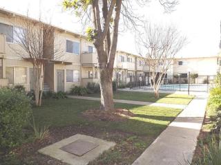 204 Warren Way, Modesto CA  95356-1526 exterior