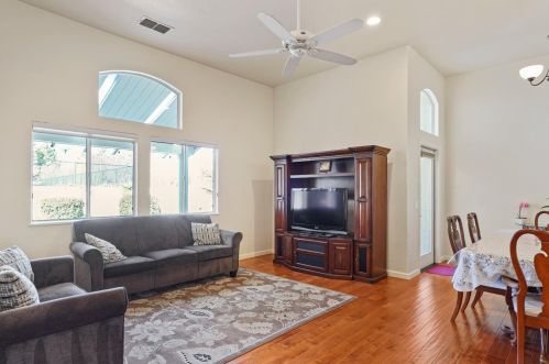 691 Diamond Glen Cir, Folsom CA 95630-3157 exterior