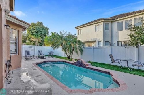 13305 32nd St, Hollywood FL 33027-3911 exterior