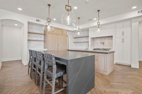 25682 Oak Meadow Dr, Santa Clarita CA  91381-0762 exterior