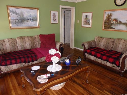 137 Pollok Pl, Hicksville NY 11801-2221 exterior