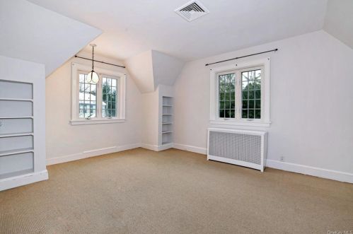 23 Lewis Ave, Hartsdale NY  10530-2803 exterior