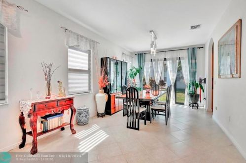 5098 168 Ave, Hollywood FL  33027-4913 exterior