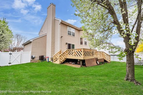 45 Enclosure Dr, Morganville NJ  07751-1807 exterior