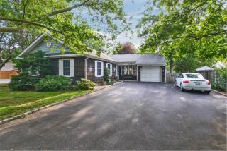 196 Barrett Ave, Bay Port, NY 11705-1412