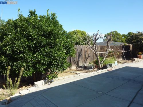 268 Royce Way, West Pittsburg CA  94565-4700 exterior