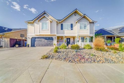2902 Jon Dr, Fresno, CA 93720-5501