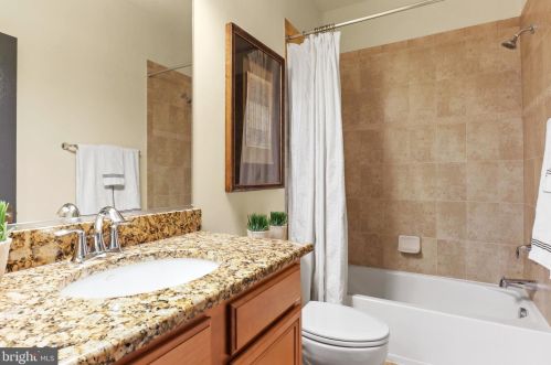 43589 Mcdowell Sq, Leesburg VA  20176-6528 exterior