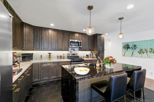 5702 Bakewell St, San Diego CA 92117-4044 exterior