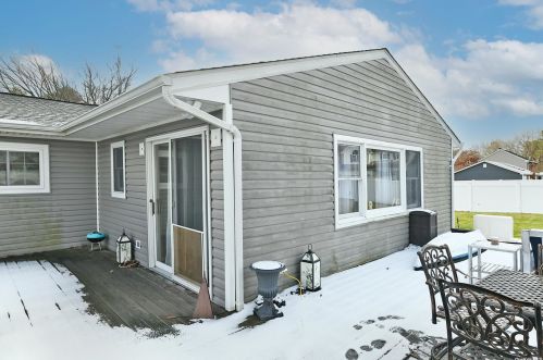 3 Linden Ave, Holtsville NY  11742-2323 exterior