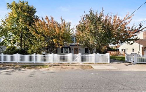 29 Coolidge Ave, Amityville, NY 11701-2454