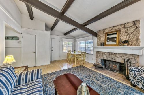 2902 Oakland Ave, South Lake Tahoe CA  96150-7843 exterior