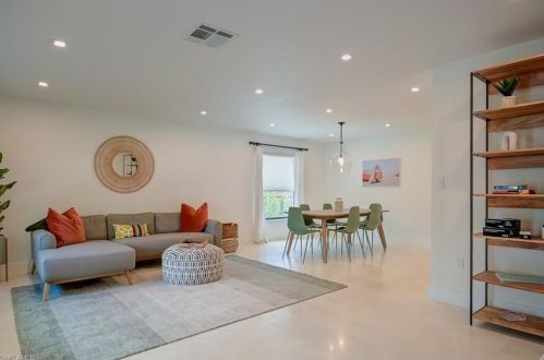 714 103rd Ave, Naples FL  34108-3221 exterior