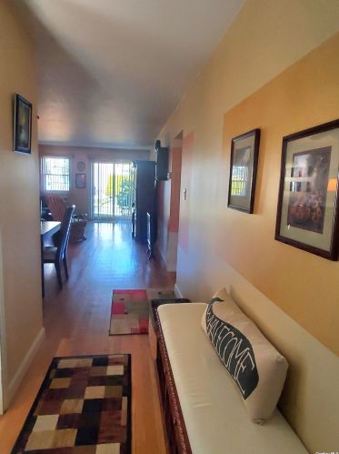 3232 Wilshire Ln, Oakdale, NY 11769-1445