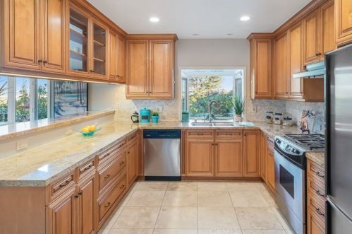2105 Velez Dr, Rancho Palos Verdes CA  90275-1427 exterior