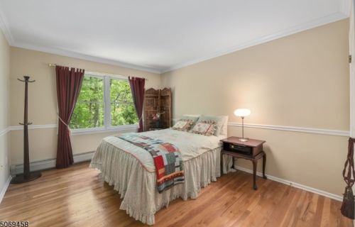 43 Mdw Blf Rd, Greystone Park NJ 07950-1951 exterior