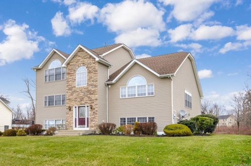 200 Old Castle Point Rd, New Hamburg, NY 12590-7070