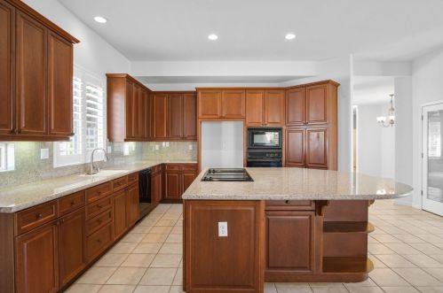 2709 Mira Vista Dr, Modesto CA  95356-8798 exterior