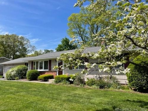46 Vermont Ave, Milford, CT 06460-7043