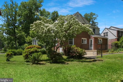 827 Woodsdale Rd, Wilmington DE  19809-2244 exterior