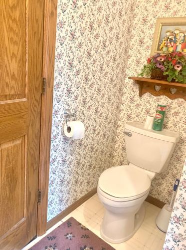 5375 Quaas Dr, West Bend WI  53095-8719 exterior