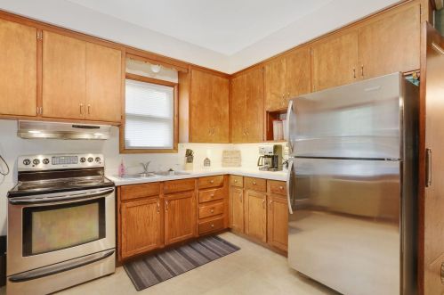 7624 Plymouth Ave, Minneapolis MN  55427-4057 exterior