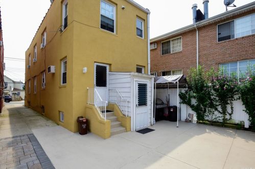 109-46 Centreville St, Jamaica, NY 11417-2620