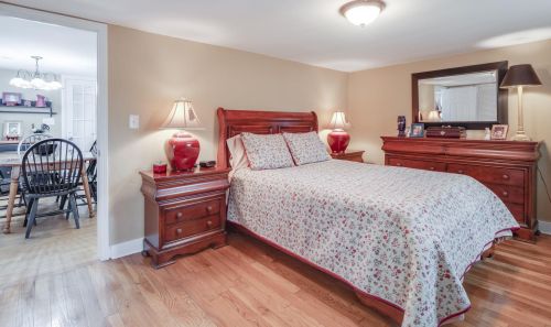 204 Dunstable Rd, Nashua NH  03062-2340 exterior