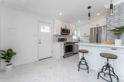 820 County Line Rd, Amityville NY  11701-1752 exterior