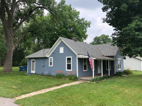 806 Kouts St, Kouts, IN 46347-9408