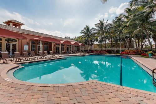 7110 Veneto Dr, Boynton Beach FL  33437-3741 exterior