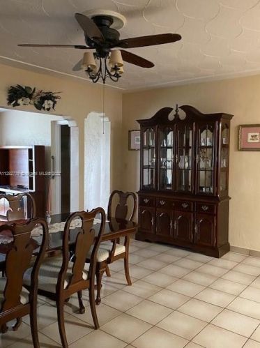 874 70th Pl, Hialeah FL  33014-5220 exterior